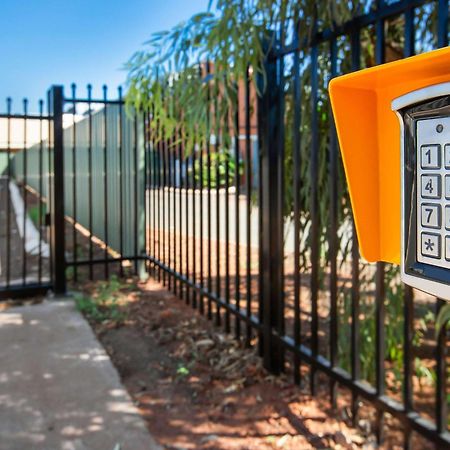Hotel Ibis Styles Karratha Exterior foto