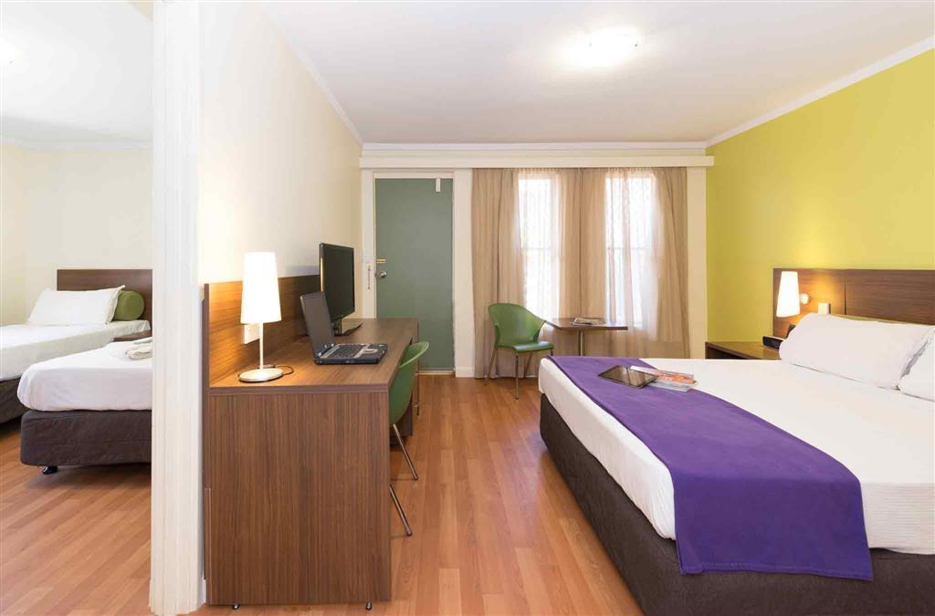 Hotel Ibis Styles Karratha Exterior foto